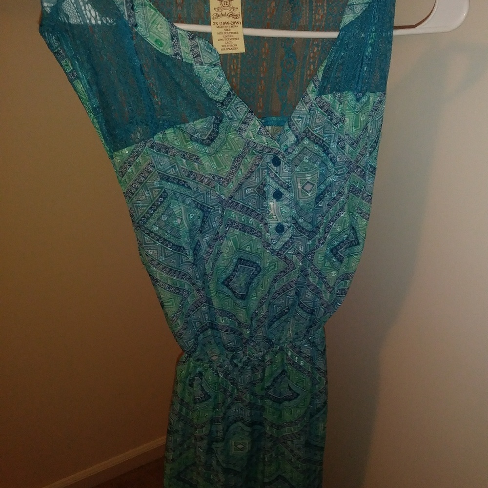 Dresses - Picture 5 of 8